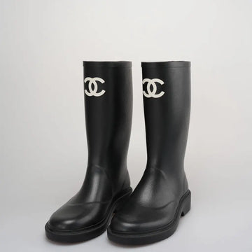 Elegant women's boots