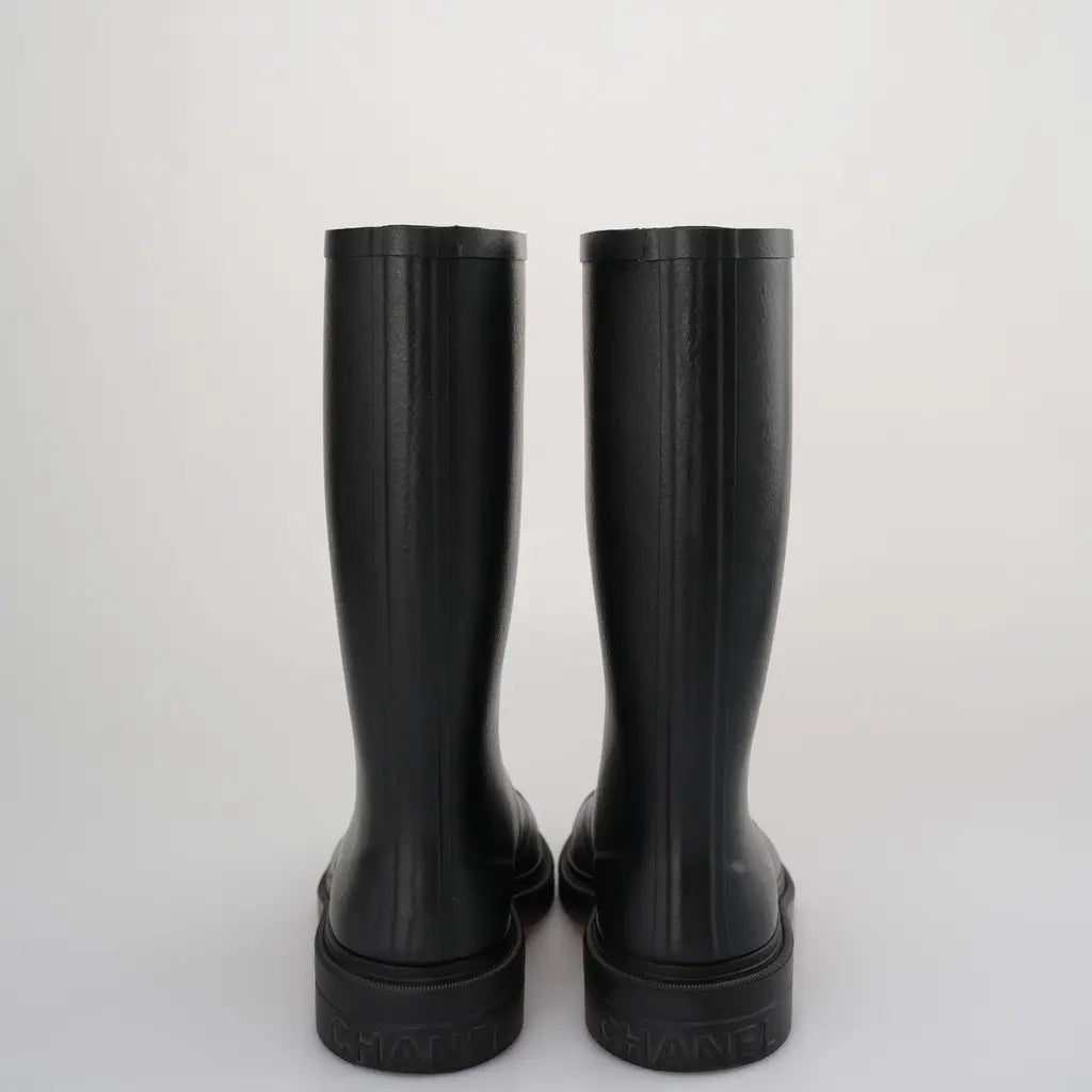 Elegant women's boots