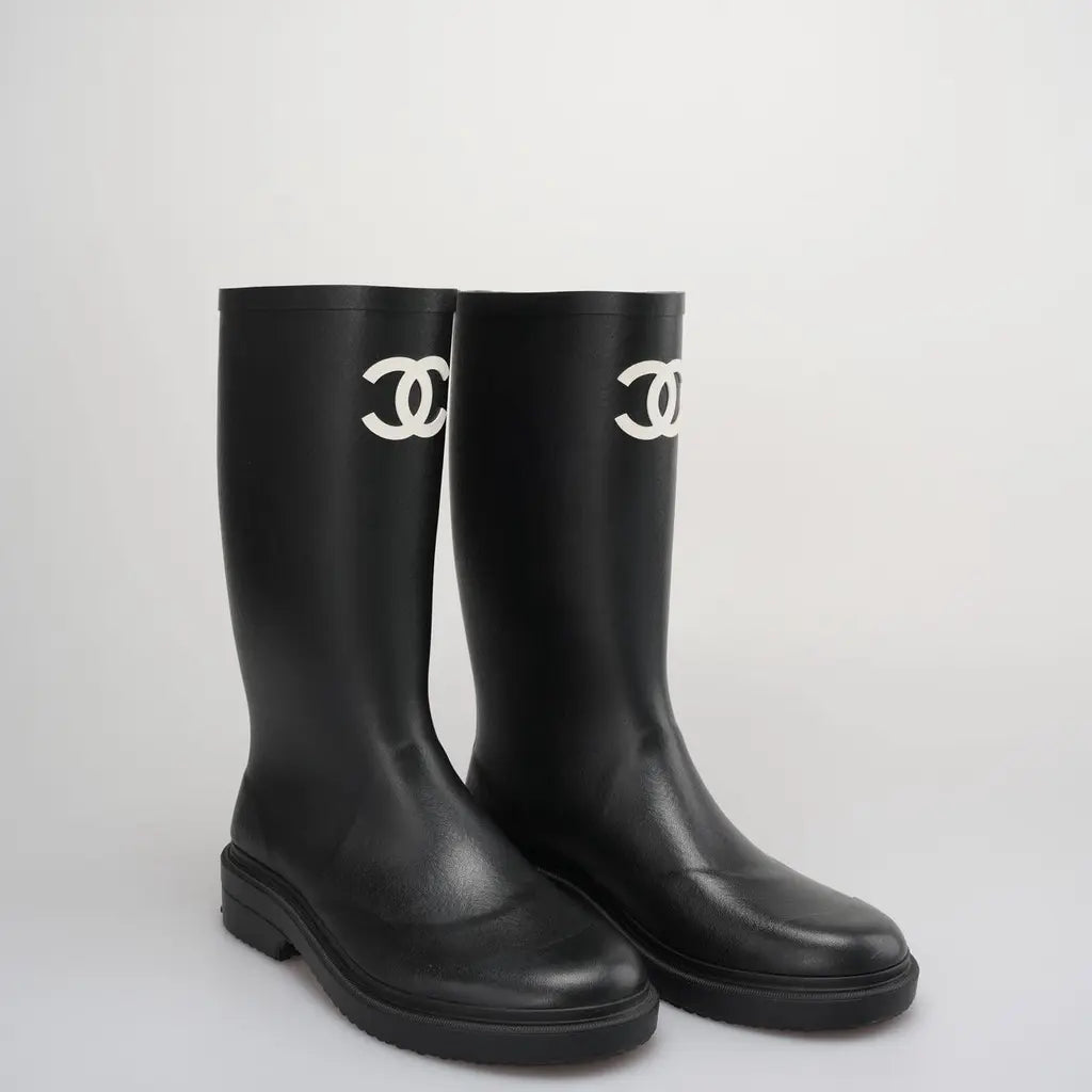 Elegant women's boots